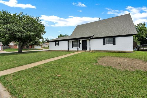 3651 Rough Creek Rd, Forest Hill, TX, 76140-1243 | Card Image