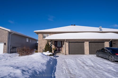 22 Perut Pl, North Bay, ON, P1B0B5 | Card Image