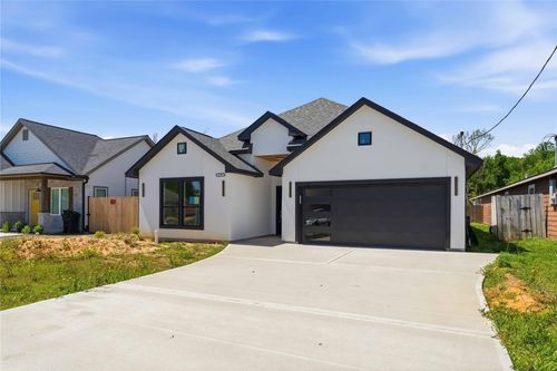 201 Road 51022, Cleveland, TX, 77327-4192 | Card Image