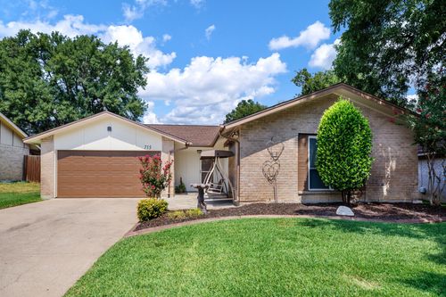 715 Salem Dr, Arlington, TX, 76014-3021 | Card Image