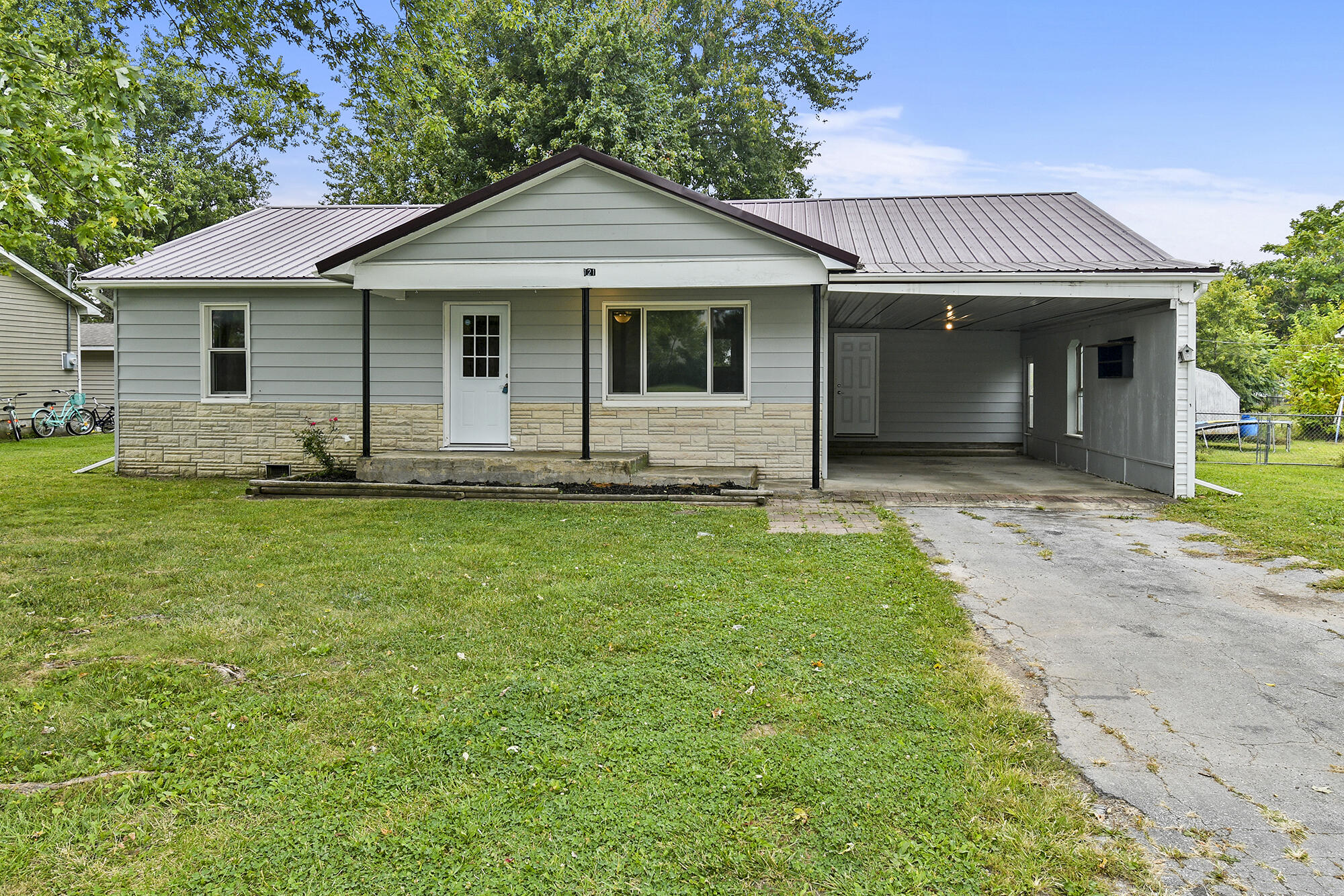 Charles St, Seymour, MO 65746