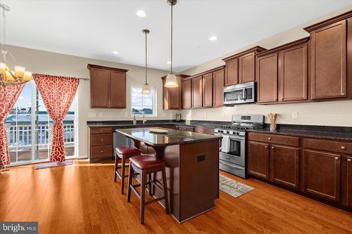 541 Bluffton Dr, GLEN BURNIE, MD, 21060-8595 | Card Image