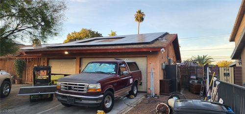 2904 W Oakey Blvd, Las Vegas, NV, 89102-2081 | Card Image