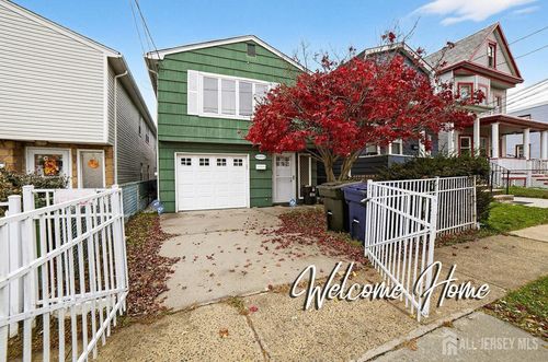 307 Sutton St, Perth Amboy, NJ, 08861-3322 | Card Image