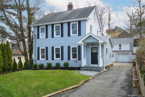 27 Locust Ln, Oyster Bay, NY, 11771-2704 | Card Image