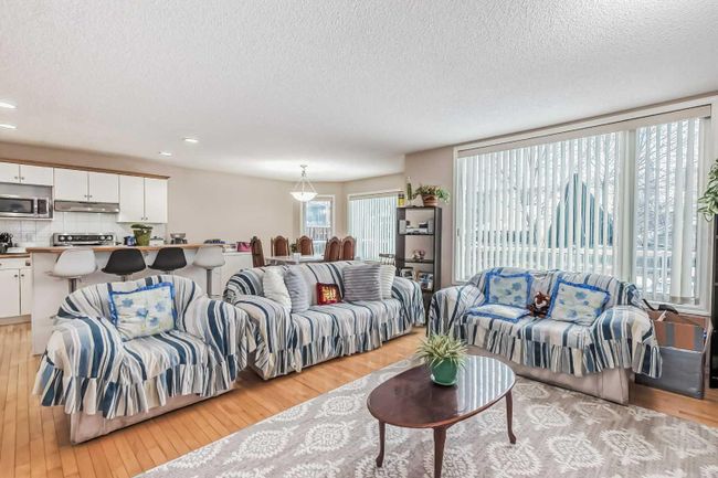 121 Coral Reef Close Ne, Home with 4 bedrooms, 3 bathrooms and 4 parking in Calgary AB | Image 8