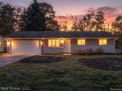 1708 Eastport Dr, Troy, MI, 48083-1748 | Card Image