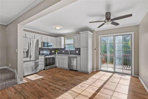 5792 Plantation Cir, Lee's Summit, MO, 64064-1687 | Card Image