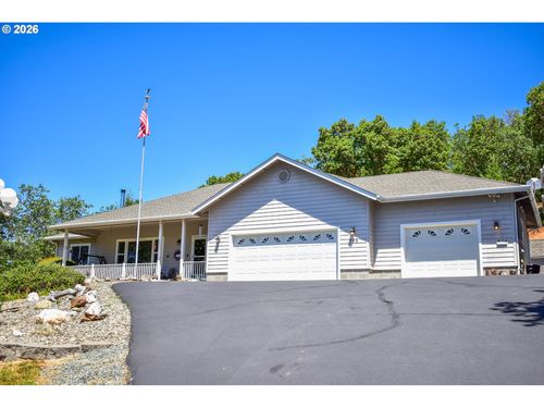 799 Three Pines Rd, GrantsPass, OR, 97526 | Card Image