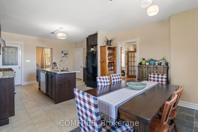 8 Laura St, House other with 5 bedrooms, 3 bathrooms and 4 parking in Lyn ON | Image 25