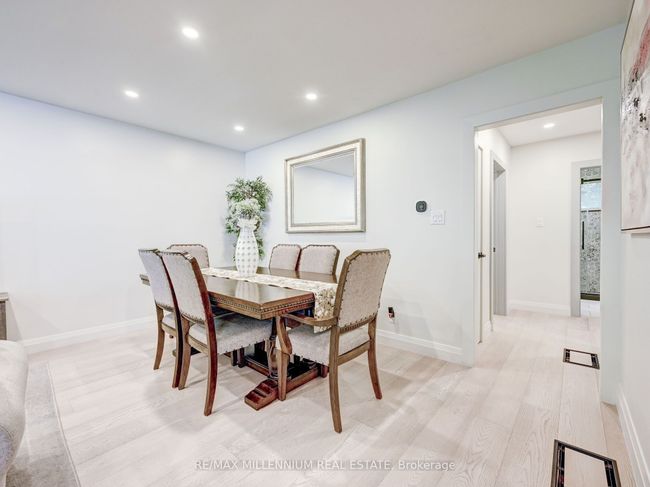220 Beechy Dr, House attached with 5 bedrooms, 2 bathrooms and 3 parking in Richmond Hill ON | Image 6