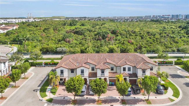 10380 Nw 88 Th Ter, Townhouse with 4 bedrooms, 3 bathrooms and null parking in Doral FL | Image 32