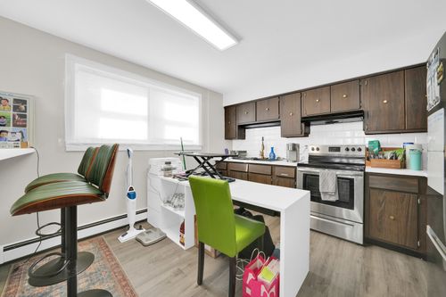 484 Shenstone Rd, Riverside, IL, 60546-2086 | Card Image