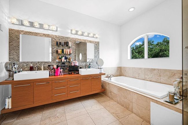 3521 Forest View Cir, House other with 5 bedrooms, 5 bathrooms and null parking in Fort Lauderdale FL | Image 48