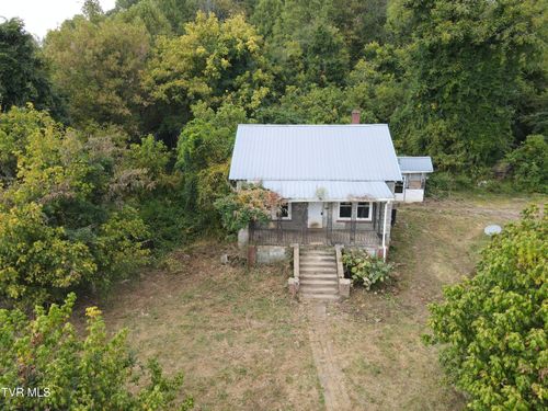 1033 Maple Gap Rd, Swords Creek, VA, 24649-7680 | Card Image