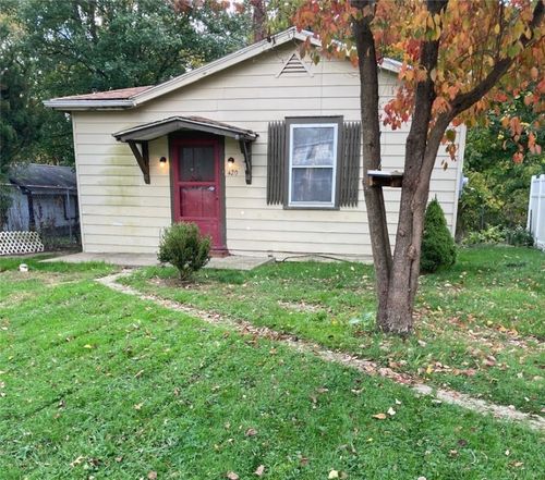 420 Boyles Ave, New Castle, PA, 16101-2521 | Card Image