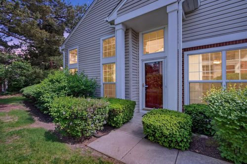 782 Old Checker Rd, Buffalo Grove, IL, 60089-1686 | Card Image