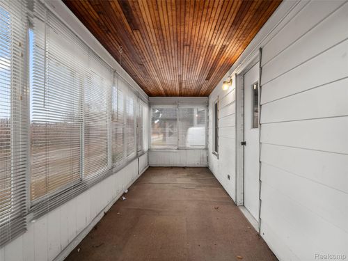 973 E Guthrie Ave, Madison Heights, MI, 48071-4330 | Card Image