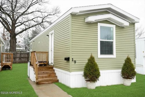 19 Avenue A, Keansburg, NJ, 07734-3203 | Card Image