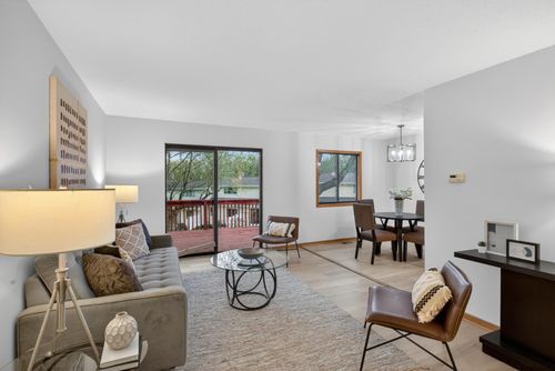 82-3250 Hill Ridge Dr, Eagan, MN, 55121-1713 | Card Image