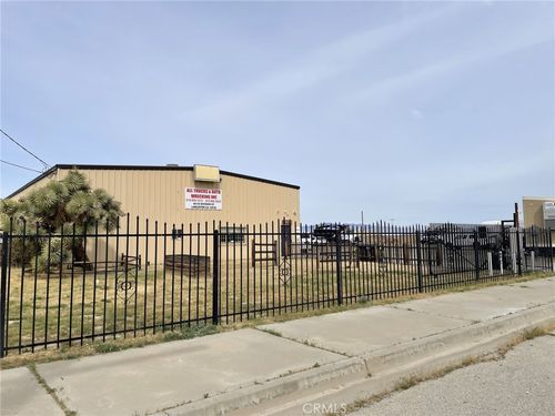 46135 Division St, Lancaster, CA, 93535-5909 | Card Image