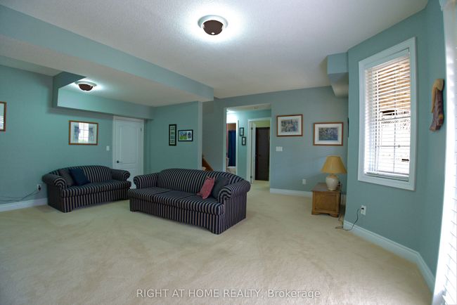 1045 Coyston Crt, House other with 3 bedrooms, 3 bathrooms and 4 parking in Oshawa ON | Image 19
