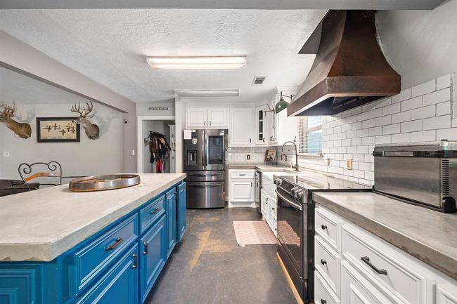 424 Hankamer Loop, House other with 3 bedrooms, 3 bathrooms and 2 parking in Hankamer TX | Image 17