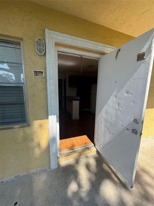 805-5192 Ne 6th Avenue, Oakland Park, FL, 33334 | Card Image