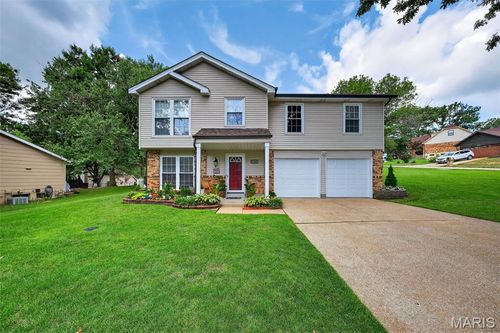 7101 Coram Dr, Saint Louis, MO, 63129-5615 | Card Image