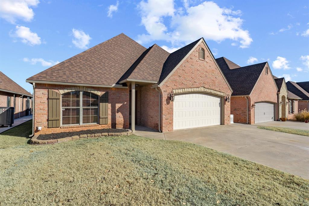 Tuscany Dr, Harrah, OK 73045