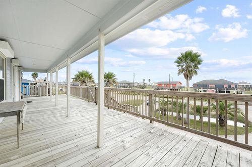904 Surf Dr, Surfside Beach, TX, 77541-9147 | Card Image