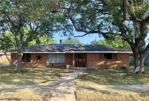 2202 E Loma Vista Ave, Victoria, TX, 77901-4491 | Card Image