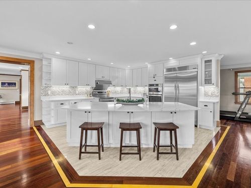 132 Thatcher St, Westwood, MA, 02090-2529 | Card Image