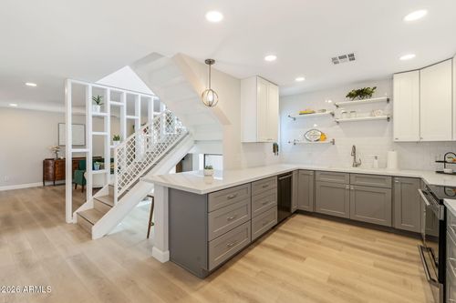 9-2 W Georgia Ave, Phoenix, AZ, 85013-2049 | Card Image