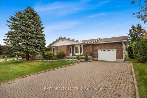127 Home Ave, Vankleek Hill, ON, K0B1R0 | Card Image