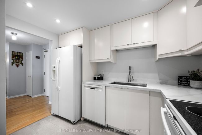 913 - 145 Hillcrest Ave, Condo with 3 bedrooms, 2 bathrooms and 1 parking in Mississauga ON | Image 18