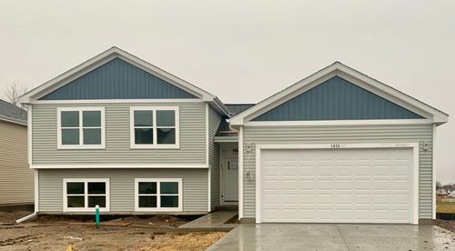 1416 Sage Ln, Harvard, IL, 60033-7602 | Card Image