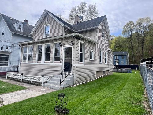 5 Vernon St, Holyoke, MA, 01040-3446 | Card Image