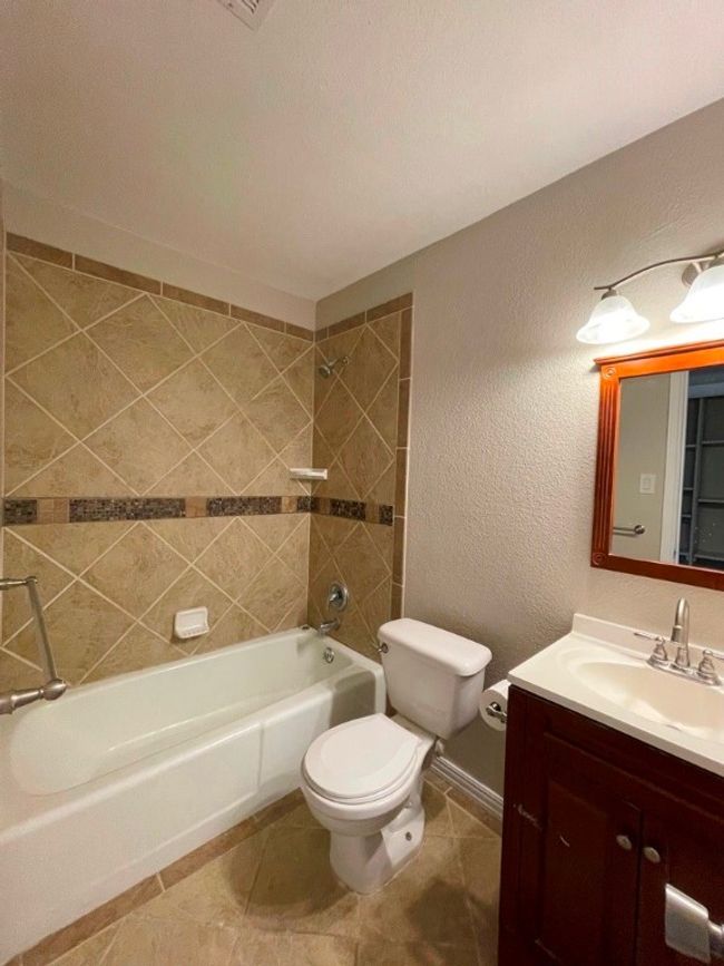 Bathroom | Image 19