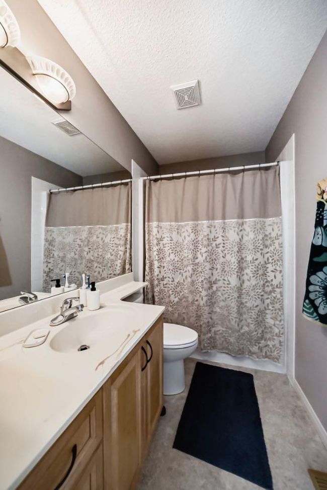 16 Valley Crest Gardens Nw, Home with 4 bedrooms, 3 bathrooms and 4 parking in Calgary AB | Image 21