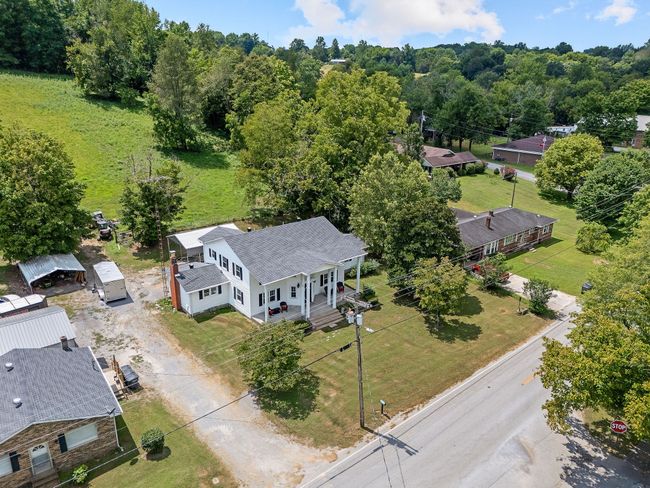 411 E Main St, House other with 6 bedrooms, 3 bathrooms and null parking in Red Boiling Springs TN | Image 4