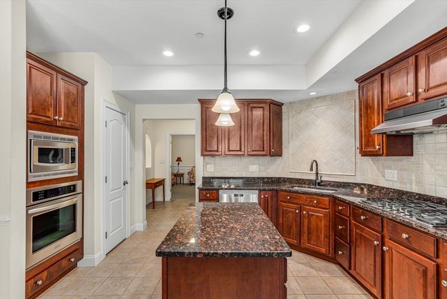 711 - 711 Eagles Nest Way, Condo with 2 bedrooms, 3 bathrooms and null parking in Franklin MA | Image 4