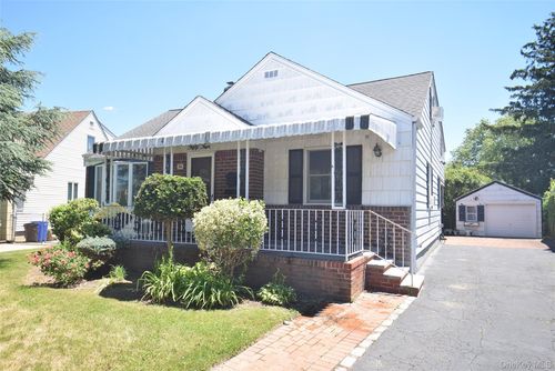 54 Camden Pl, New Hyde Park, NY, 11040-3602 | Card Image