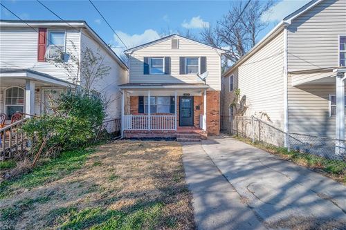 1027 30th St, Newport News, VA, 23607-4205 | Card Image