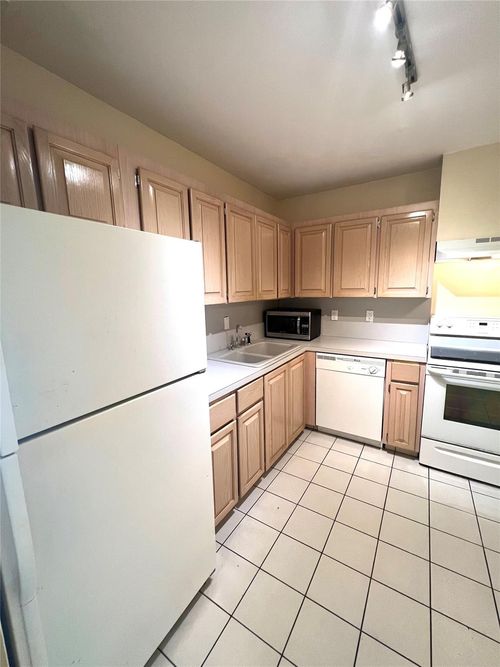 apt-929-2221 Ne 68th St, Fort Lauderdale, FL, 33308-1266 | Card Image