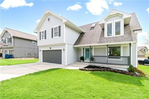1201 Aspen Dr, Smithville, MO, 64089-8169 | Card Image