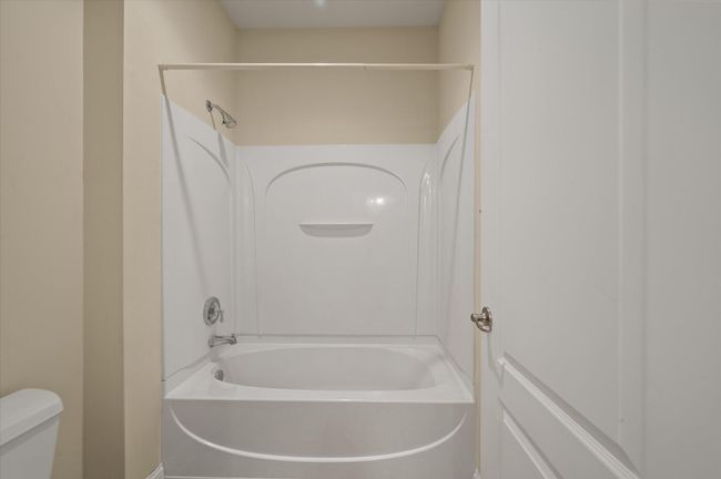 tennyson upstairs bath | Image 30
