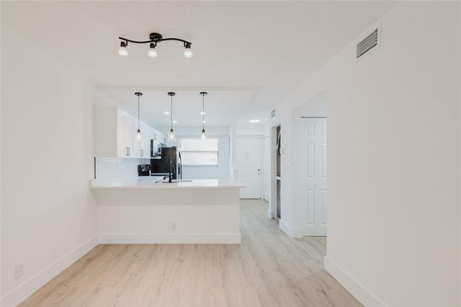 APT-205 - 7579 Nw 79 Th Ave, Condo with 2 bedrooms, 2 bathrooms and null parking in Tamarac FL | Image 7