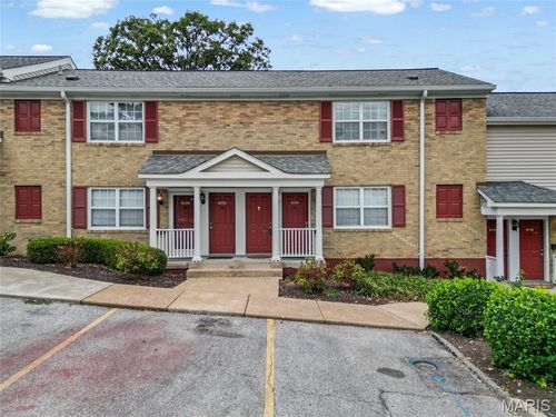 9112 W Swan Cir, Brentwood, MO, 63144-1624 | Card Image