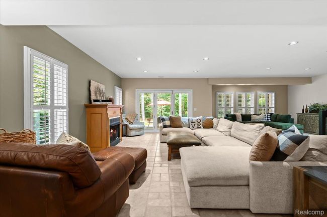 Plenty of space for relaxation and entertaining. | Image 35